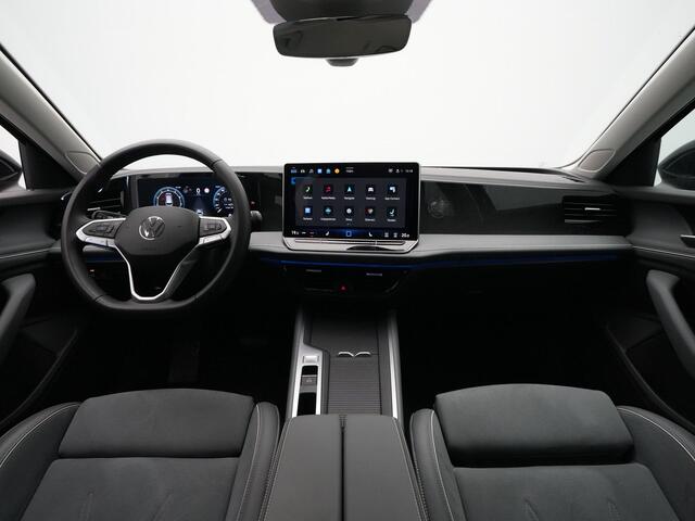 Volkswagen PASSAT Variant 1.5 eTSI 150pk Business Trekhaak Navigatie Camera Side Assist Acc