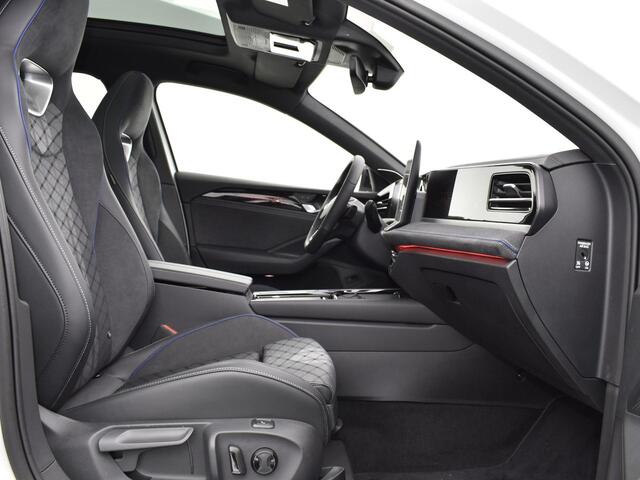 Volkswagen PASSAT Variant 1.5 eTSI 150pk DSG R-Line-Edition · 360 Camera · Panoramadak · Massage · Elek. Voorstoel · Keyless · 19'' Inch · Garantie t/m 21-01-2029 of 100.000km