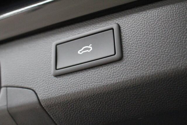 Volkswagen PASSAT Variant 1.5 eHybrid DSG Navigatie | Elec.Trekhaak | PDC+ Camera | Elec. achterklep | Side Assist