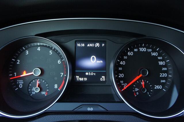 Volkswagen PASSAT 1,4 TSi ACT Highline DSG7 / Navigatie / Trekhaak