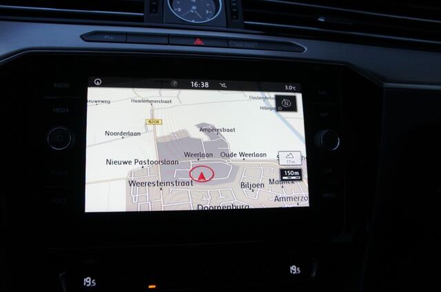 Volkswagen PASSAT 1,4 TSi ACT Highline DSG7 / Navigatie / Trekhaak