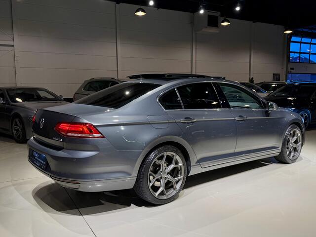 Volkswagen PASSAT 1.4 TSI ACT DSG Panoramadak|Camera|Navi|Media Grijs