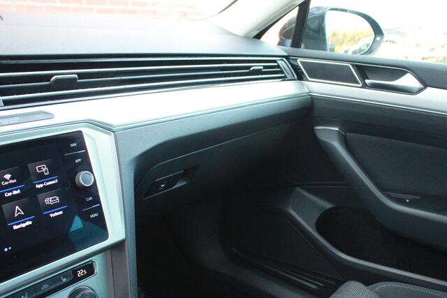 Volkswagen PASSAT Variant 1.5 TSI Comfortline Business | Trekhaak | ACC | Carplay |