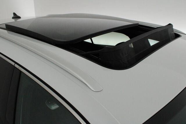 Volkswagen PASSAT Variant 1.5 eTSI 150pk DSG R-Line Edition Camera Keyless Virtual Cockpit Massage Matrix Led Panoramadak