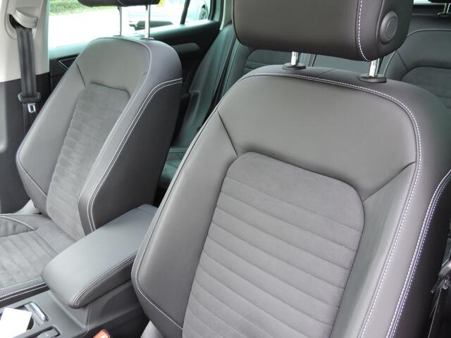 Volkswagen PASSAT Variant 1.4 TSI PHEV GTE Business - Pano | 360 Camera | Massage | Elektr. klep | ACC | CarPlay | Dodehoek