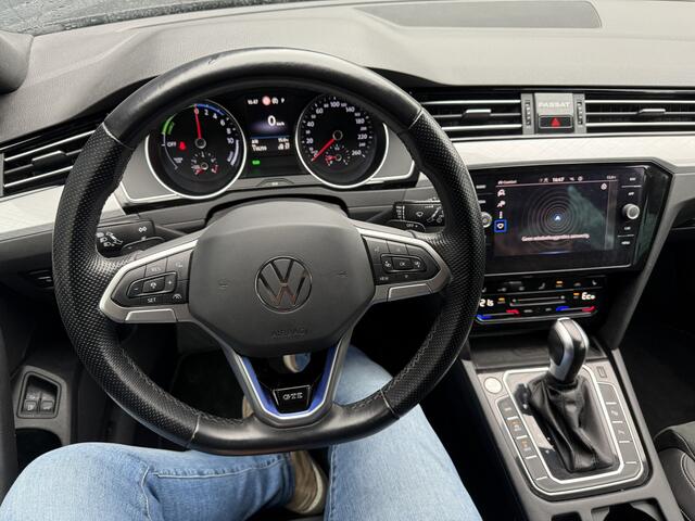Volkswagen PASSAT Variant 1.4 TSI PHEV GTE Business Navigatie Apple Carplay/Android Auto Camera Parkeersensoren Stoelverwarming Climate Control
