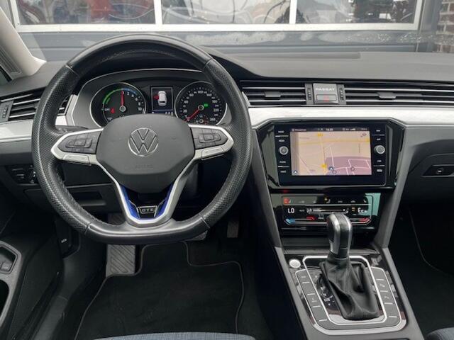 Volkswagen PASSAT 1.4 TSI PHEV GTE - PANO - HEAD UP - CAMERA