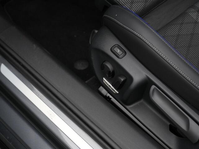 Volkswagen PASSAT Variant 1.5 eHybrid 272 pk DSG R-Line Edition | Panoramadak | Trekhaak | Adaptief onderstel | Head-up display | Rondomzicht camera | Harman/Kardon | IQ Light