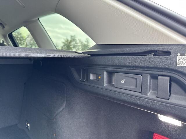 Volkswagen PASSAT Variant 1.5 eHybrid Elegance | Trekhaak | Ass plus. |