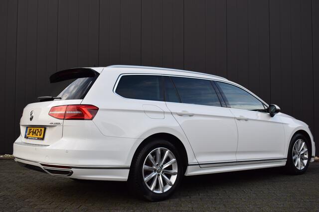 Volkswagen PASSAT Variant 1.6 TDi Highline R-Line LED | Leder/Alcantara | Carplay | Virtual | Camera | Trekhaak | Sportstoelen