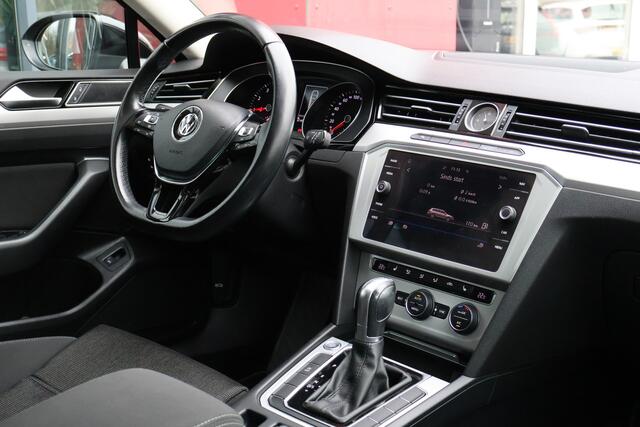 Volkswagen PASSAT Variant 1.5 TSI Comfortline Business | Origineel NL | Trekhaak | ACC | Navigatie | PDC | Rijklaar! |