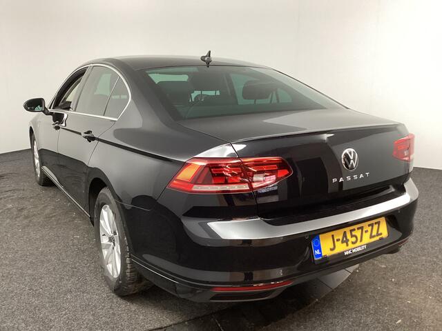 Volkswagen PASSAT 1.5 TSI Comfort Business | Dodehoek | ACC | Winterpack | Keyless |* 27 t/m 31 dec eindejaarsshow!!