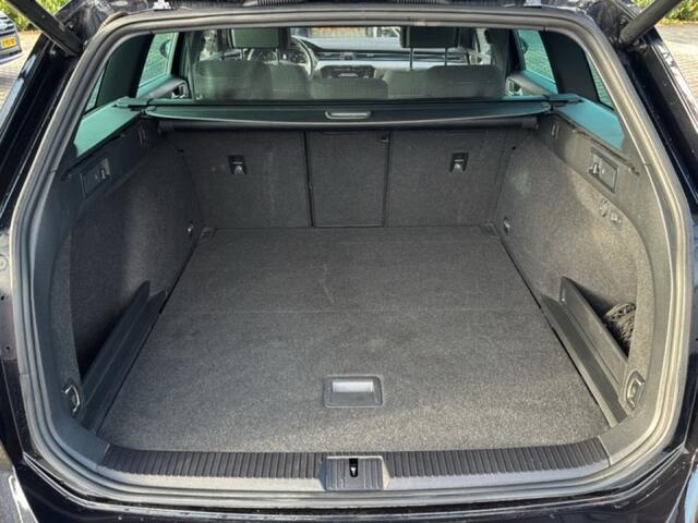 Volkswagen PASSAT 2.0 TDI DSG BUSINESS IQ-LIGHTS/TREKHAAK/ACC/360-CAMERA/STOELVERW/E-KLEP