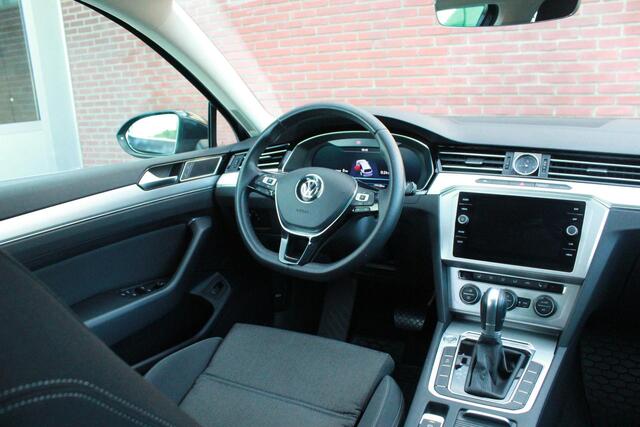 Volkswagen PASSAT Variant 1.5 TSI Comfortline Business | Trekhaak | ACC | Carplay |