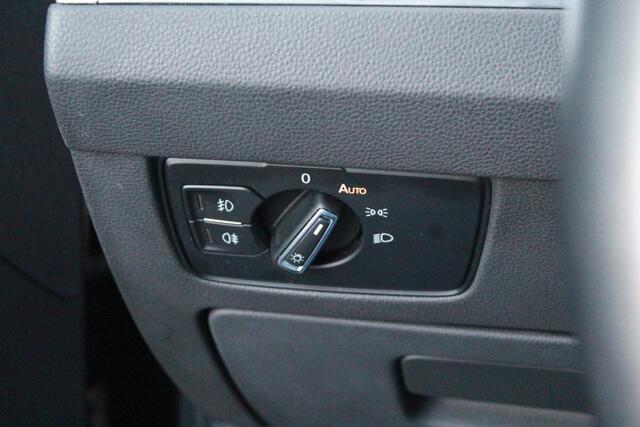 Volkswagen PASSAT Variant 1.5 TSI Comfortline Business | Trekhaak | ACC | Carplay |