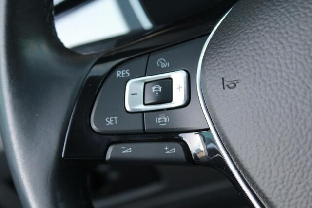 Volkswagen PASSAT Variant 1.5 TSI Comfortline Business | Trekhaak | ACC | Carplay |