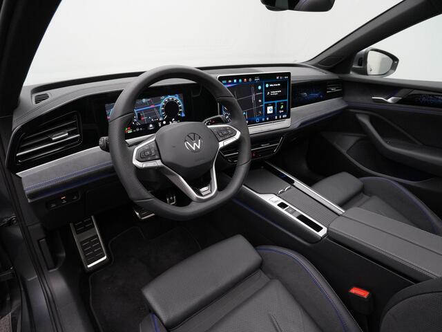 Volkswagen PASSAT Variant 1.5 eHybrid 272 pk DSG R-Line Edition | Panoramdak | Leder | Geheugenstoel-/massagestoelen | Adaptief onderstel | Rondomzicht camera | Stoelventilatie