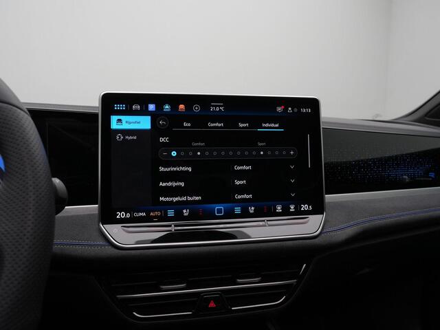 Volkswagen PASSAT Variant 1.5 eHybrid 272 pk DSG R-Line Edition | Panoramdak | Leder | Geheugenstoel-/massagestoelen | Adaptief onderstel | Rondomzicht camera | Stoelventilatie