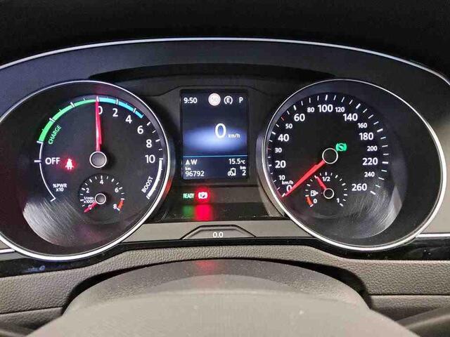 Volkswagen PASSAT Variant 1.4 TSI PHEV GTE Business | Wordt verwacht | Pano | Trekhaak | Camera