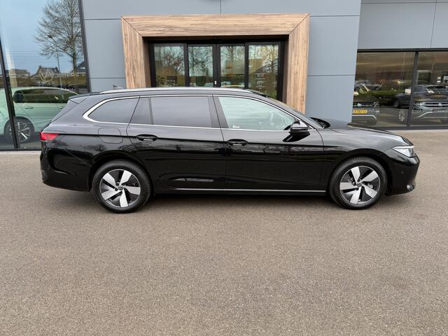 Volkswagen PASSAT Variant 1.5 eHybrid Business | Trekhaak | Alcantara | Head-up | Camera | Rijklaar incl. garantie