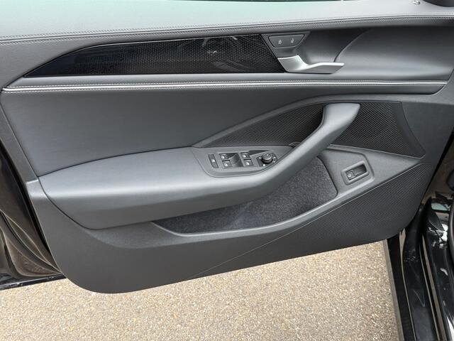 Volkswagen PASSAT Variant 1.5 eHybrid Business | Trekhaak | Alcantara | Head-up | Camera | Rijklaar incl. garantie