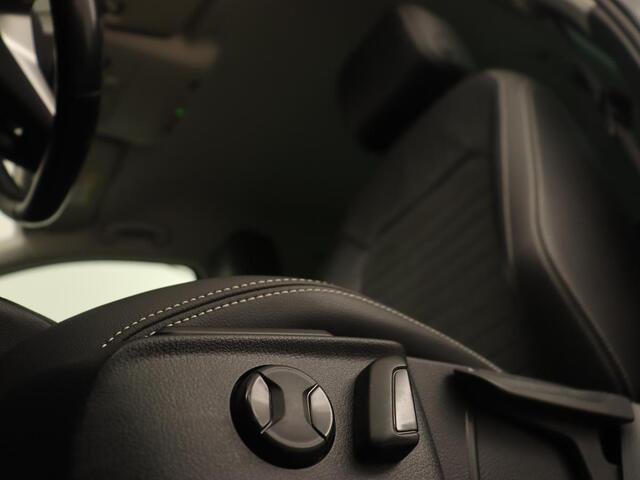 Volkswagen PASSAT 1.4 TSI PHEV GTE | Stoelverwarming | Massage | Leder/Alcantara | Camera | Carplay | Navigatie | Matrix LED | Adaptive cruise | Climate control | 18'' lichtmetalen velgen