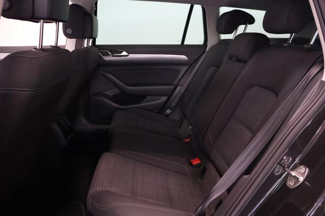 Volkswagen PASSAT Variant 1.5 TSI Comfort Busines | Trekhaak | Navigatie | Camera | LED