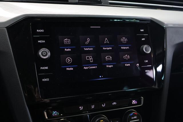 Volkswagen PASSAT Variant 1.5 TSI Comfort Busines | Trekhaak | Navigatie | Camera | LED