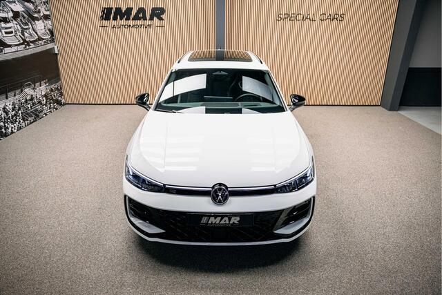 Volkswagen PASSAT R-Line Diesel | Trekhaak | Pano | Head-up | Stoelmassage |