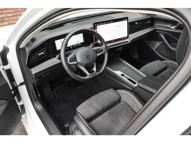 Volkswagen PASSAT Variant 1.5 eHybrid Elegance Business Trekhaak, Headup display,