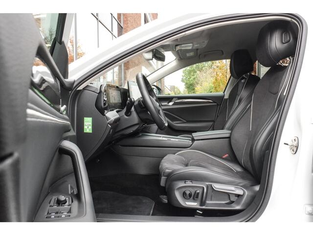 Volkswagen PASSAT Variant 1.5 eHybrid Elegance Business Trekhaak, Headup display,