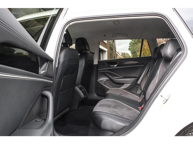 Volkswagen PASSAT Variant 1.5 eHybrid Elegance Business Trekhaak, Headup display,