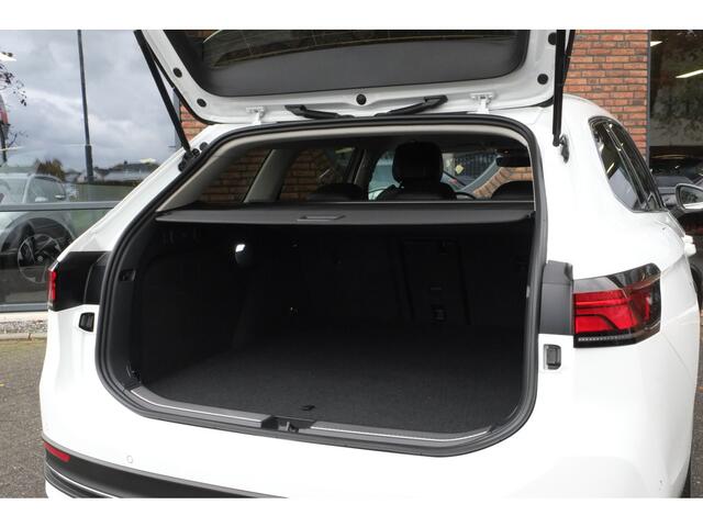 Volkswagen PASSAT Variant 1.5 eHybrid Elegance Business Trekhaak, Headup display,