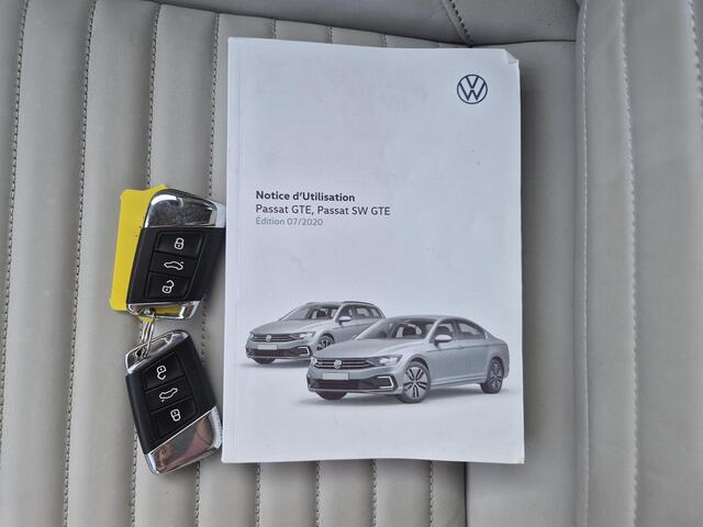 Volkswagen PASSAT Variant 1.4 TSI PHEV GTE Business Automaat / Lederen Bekleding / Schuif & Kanteldak / Trekgewicht 1.600 KG / Apple Carplay & Android Auto / 360 Graden Camera / Adaptieve Cruise Control / Stoelverwarming / Dynaudio / Lichtmetalen Velgen / Navigatie / Parke