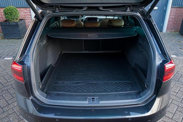 Volkswagen PASSAT Variant 1.5 TSI R-Line Business +