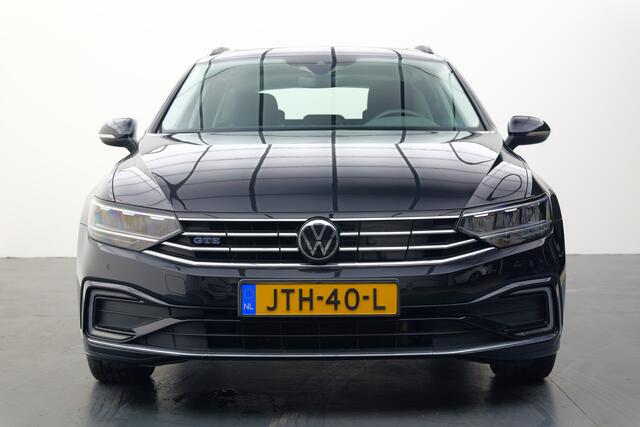 Volkswagen PASSAT Variant 1.4 TSI PHEV GTE Business | Pano | Trekhaak | Camera | SoH 96%