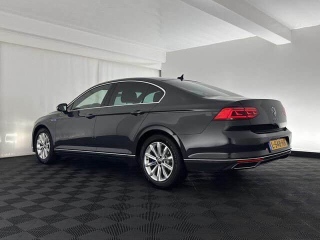 Volkswagen PASSAT 1.4 TSI Phev GTE Business (INCL-BTW) Aut. *FULL-LED | DIGI-COCKPIT | ADAPTIVE-CRUISE | NAVI-FULLMAP | KEYLESS | DAB+ | COMFORT-SEATS | SHIFTPADDLES | PRIVACY-GLASS | PDC | CAMERA | CARPLAY | 17''ALU*