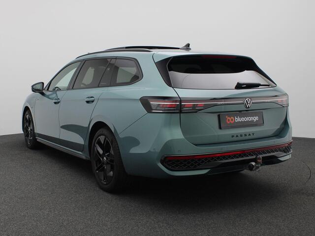 Volkswagen PASSAT Variant 1.5 eHybrid R-Line Edition 272PK DSG Black Style, Pano-Schuifdak, Trekhaak, Lederen Bekleding, Memorystoel, 360gr. Camera, Stoel-Stuurverwarming, 18" LM Velgen