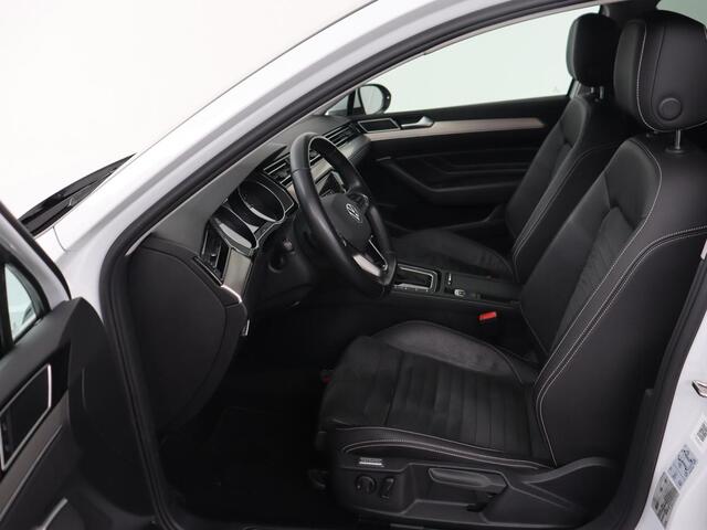 Volkswagen PASSAT 1.5 TSI Comfort Business | Stoelverwarming | Leder/Alcantara | Trekhaak | Adaptive cruise | Navigatie | Full LED | Parkeerhulp | Climate control | Bluetooth
