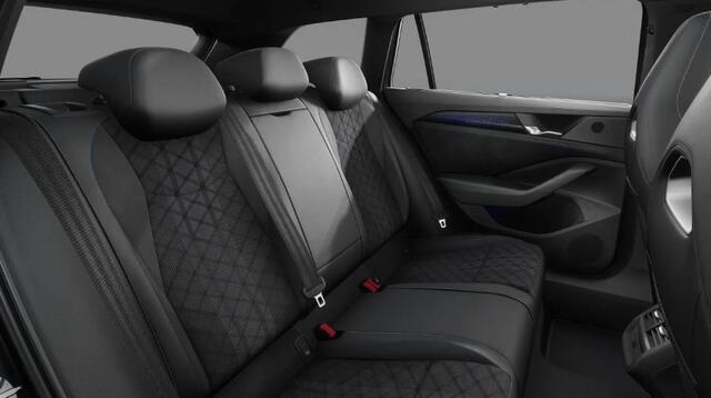 Volkswagen PASSAT Variant 1.5 eHybrid 272PK DSG R-Line Business / Trekhaak / Black Style / Panoramadak / 19'' LMV / VW