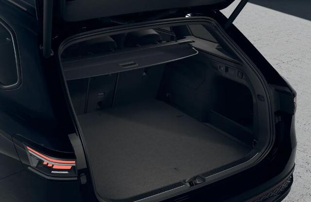 Volkswagen PASSAT Variant 1.5 eHybrid 272PK DSG R-Line Business / Trekhaak / Black Style / Panoramadak / 19'' LMV / VW