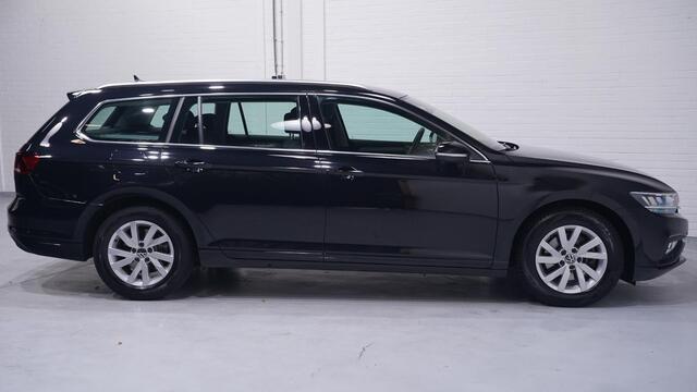 Volkswagen PASSAT Variant 1.5 TSI Business Wegklapbare trekhaak Navi Camera Apple Carplay Voorruitverwarming Virtual cockpit NAP Led koplampen Rijklaar!