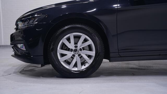 Volkswagen PASSAT Variant 1.5 TSI Business Wegklapbare trekhaak Navi Camera Apple Carplay Voorruitverwarming Virtual cockpit NAP Led koplampen Rijklaar!