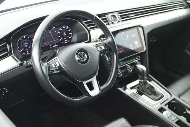 Volkswagen PASSAT Variant 1.4 TSI 150pk DSG ACT Highline Trekhaak Leder Panoramadak Virtual Cockpit Memory Navigatie
