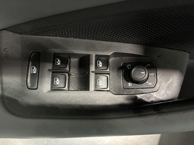 Volkswagen PASSAT Variant 1.5 eHybrid 204pk DSG Business · Camera · Elek. Voorstoelen + Massagefunctie · Stuur- & Stoelverwarming · Optiekpakket Zwart · Side Assist · Garantie t/m 18-08-2028 of 100.000km