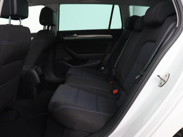 Volkswagen PASSAT 1.4 TSI PHEV GTE | Trekhaak | Stoelverwarming | Virtual Cockpit | Camera | Adaptive cruise | Carplay | Matrix LED | Navigatie | Climate control | Plug In