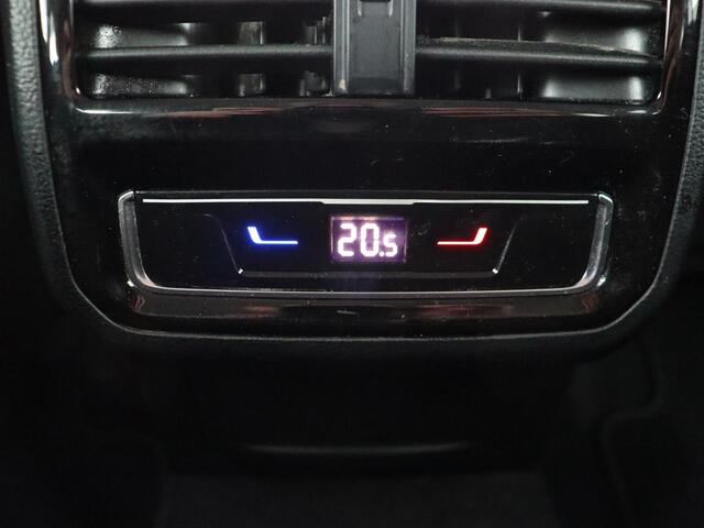 Volkswagen PASSAT 1.4 TSI PHEV GTE | Trekhaak | Stoelverwarming | Virtual Cockpit | Camera | Adaptive cruise | Carplay | Matrix LED | Navigatie | Climate control | Plug In