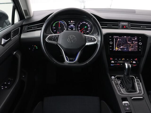 Volkswagen PASSAT 1.4 TSI PHEV GTE | Trekhaak | Stoelverwarming | Massage | Camera | Carplay | Navigatie | Adaptive cruise | Matrix LED | Parkeerhulp | Climate control | Plug In