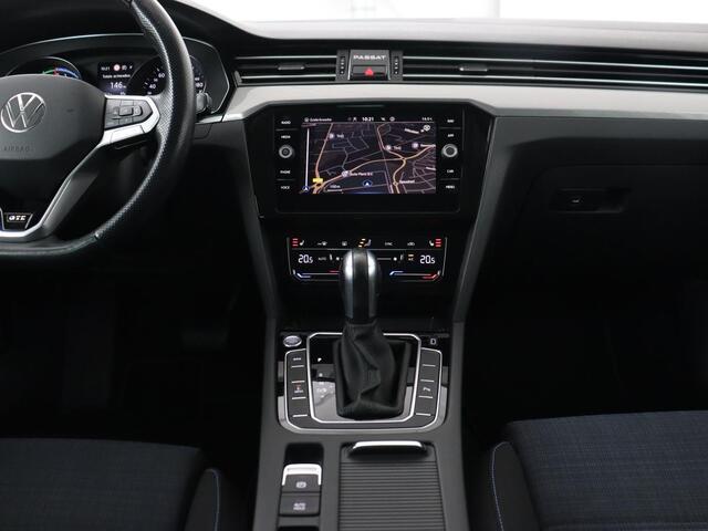 Volkswagen PASSAT 1.4 TSI PHEV GTE | Trekhaak | Stoelverwarming | Massage | Camera | Carplay | Navigatie | Adaptive cruise | Matrix LED | Parkeerhulp | Climate control | Plug In