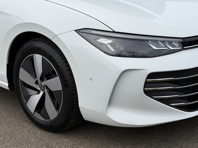 Volkswagen PASSAT Variant 1.5 eHybrid Business | Dode hoek | Camera | Trekhaak | Head-up | Rijklaar incl. 1 jaar Bovag garantie